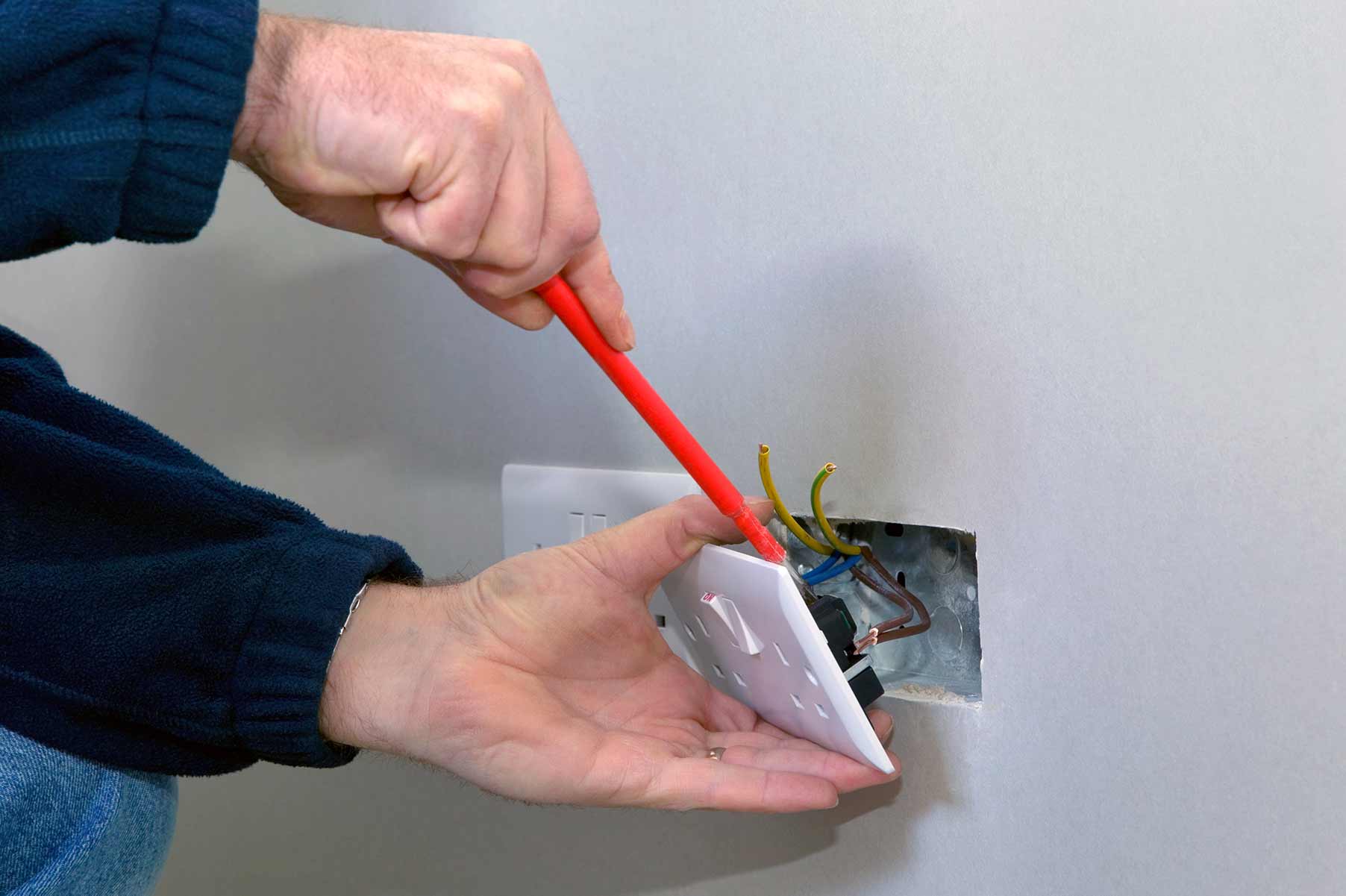 Our electricians can install plug sockets for domestic and commercial proeprties in Torquay and the local area. 